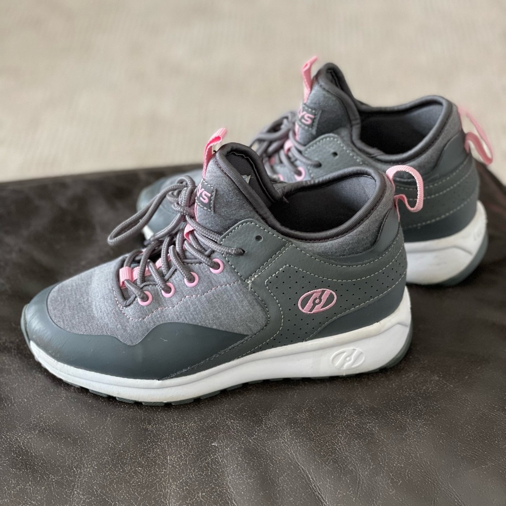 Girls Heelys Piper Roller Shoes  Size Y3. Charcoal/Light Pink